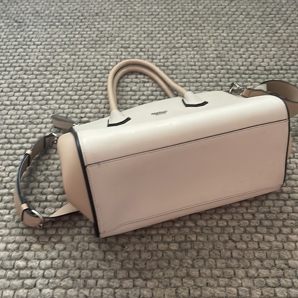 Guess Large Satchel Crossbody Bag with LEOPARD interior print - Picture 10 of 12